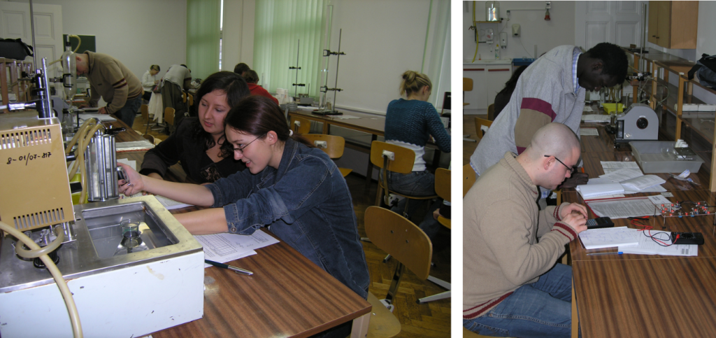 Fot. 12. Studenci farmacji w pracowni biofizyki ( 2003 r.)